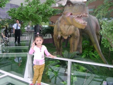 女儿在地质博物馆